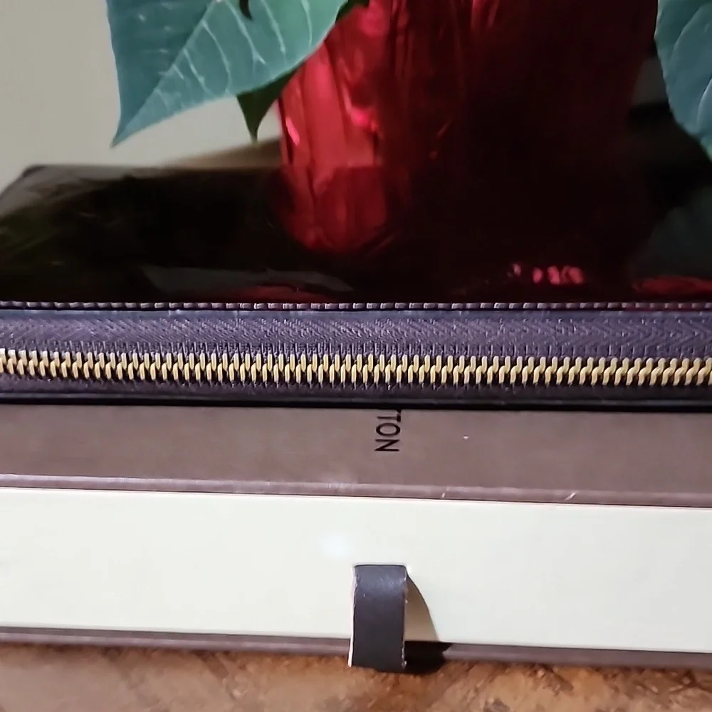 Authentic Louis Vuitton Amarante Monogram Vernis Zippy Wallet with Dust Bag/Box - Picture 3 of 8